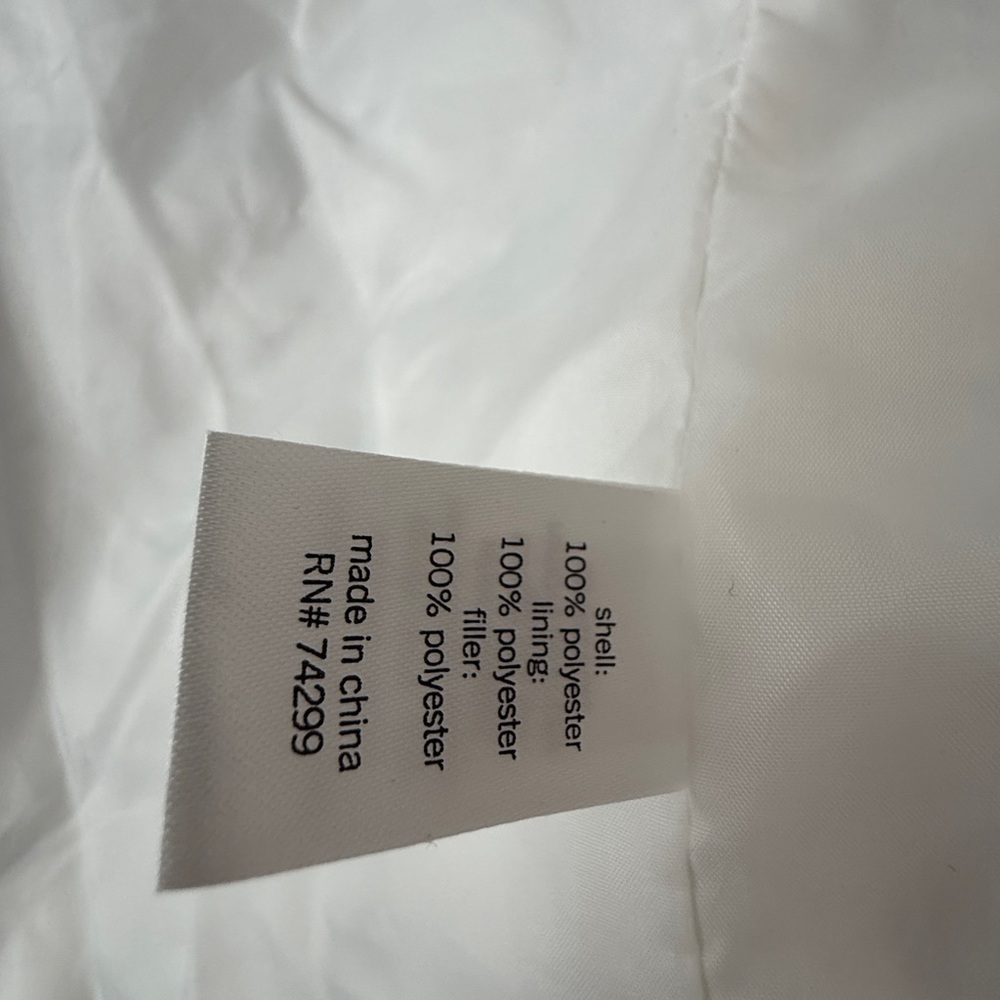 SO White Quilted Puffer Vest - Medium - Picture 3 of 13
